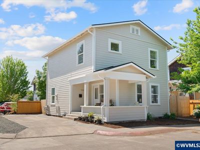 550 SW B Ave