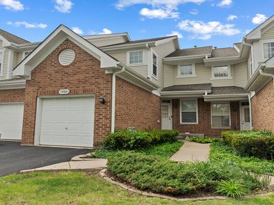 Property at 2060 Crossing Ct, Lombard, IL