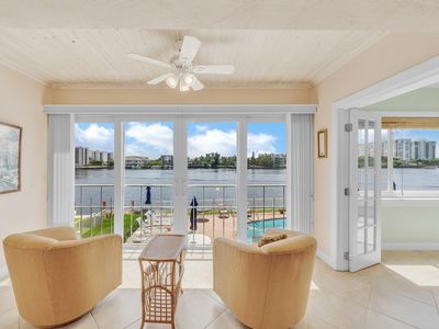 711 NE Harbour Terrace #409