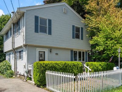28 Pleasant St