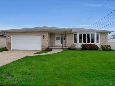 4 Village Ln