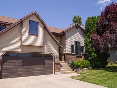 823 E Creekside Dr