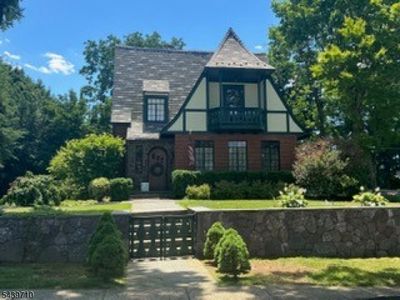 10 Cedar St