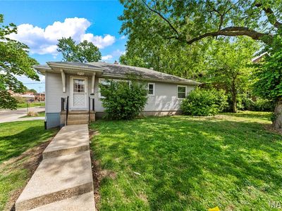 2812 Laclede Station Rd