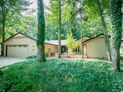 Property at 10648 Oak Branch Trl, Strongsville, OH