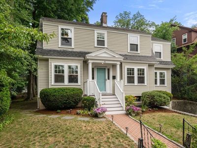 16 Lewis St