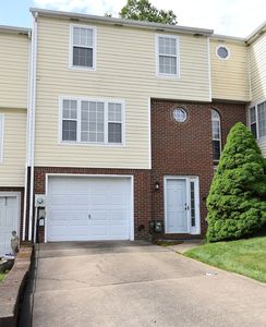 10 Fairway Dr