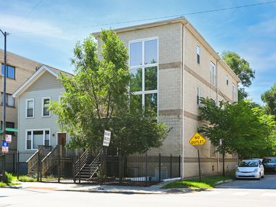 2539 W Foster Ave APT 3