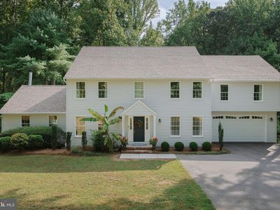 1037 Ashe St