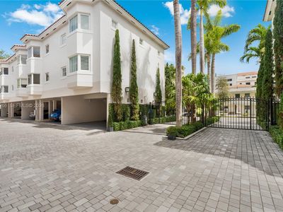 261 Navarre Ave #B-1