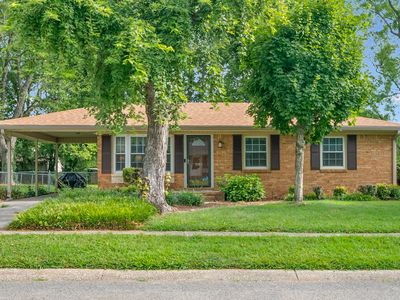 806 Hillcrest Dr