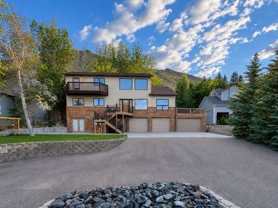 2385 Hitching Post Dr
