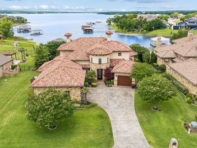 6212 Lakeside Dr