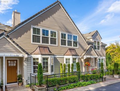 10248 NW Edgewood Dr