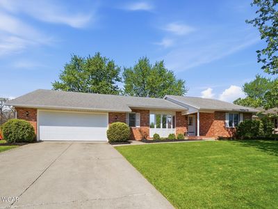 Property at 833 Glyncrest Dr, Wapakoneta, OH