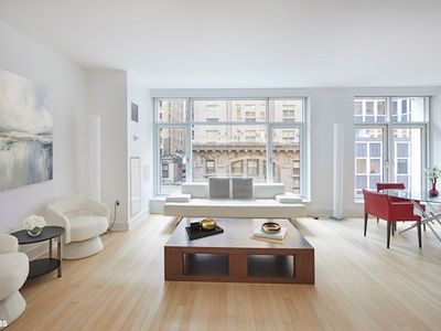 5 E 44th St APT 11