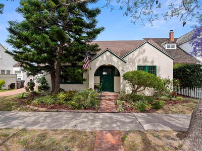 1011 Flora Ave