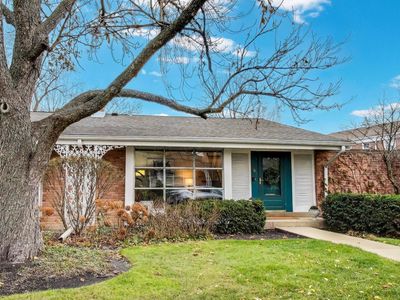 Property at 601 Carriage Hill Dr, Glenview, IL