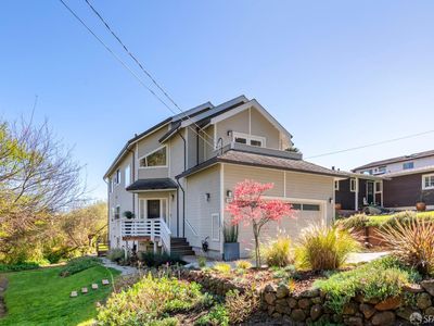 584 Hermosa Ave