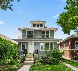 4938 N Hamlin Ave