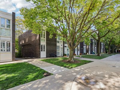 1319 N Sandburg Ter