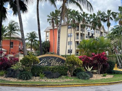 8373 Lake Dr APT 202