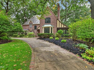 216 Van Rensselaer Boulevard