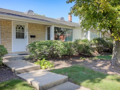 Property at 495 Old Surrey Rd, Hinsdale, IL