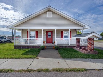 110 W Hammond St