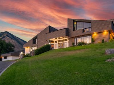 12 Quiet Meadow Ln