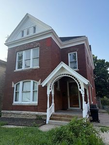 809 Bird St