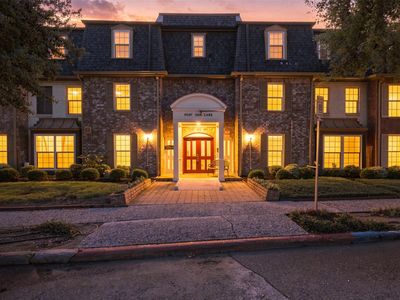 353 N Post Oak Ln APT 825