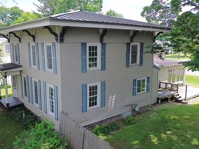 31 Hollister St