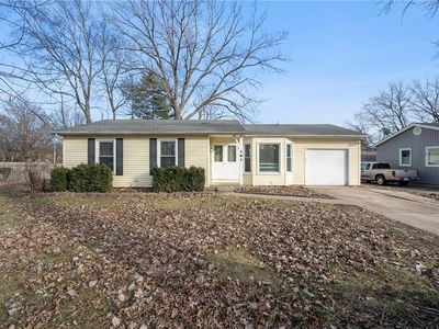 Property at 101 SE Brentwood Dr, Lees Summit, MO
