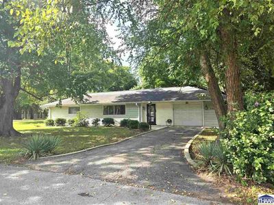 3700 Parkview Dr