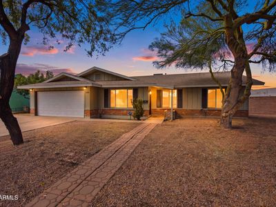 1726 E EL PARQUE Drive