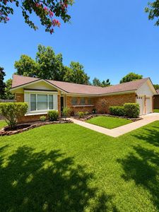 2016 Kingsway Dr