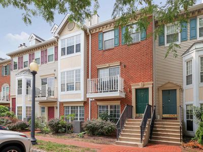 33 Holly St