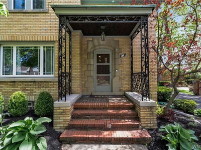 Property at 21 Briarcliff Rd, Cheektowaga, NY