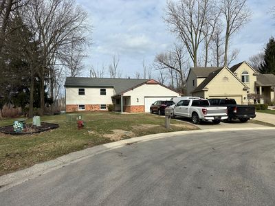 Property at 1535 Kings Crown Ct, Wixom, MI