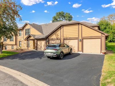 5229 Balmoral Ln