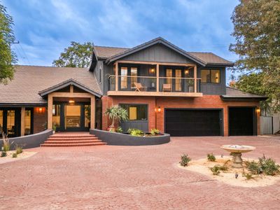 1201 La Granada Dr