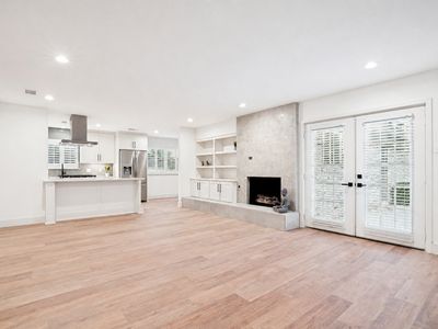 3817 Crestpark Dr