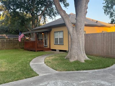 Property at 1511 W Dumble St, Alvin, TX