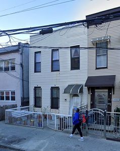 2858 Brighton 3rd St