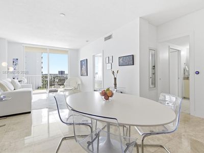 3180 Coral Way APT 902
