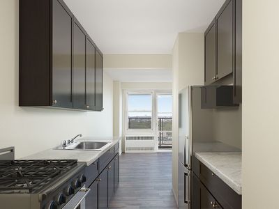 2550 Olinville Ave APT 14E