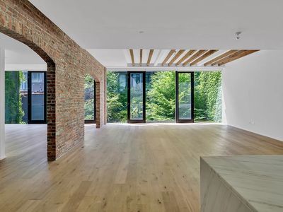 325 W Broadway APT 2