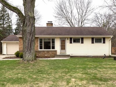 8105 North Green Bay ROAD