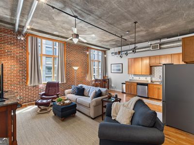 660 Glen Iris Dr NE APT 407
